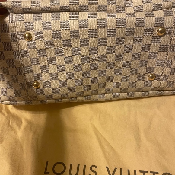 Louis Vuitton Artsy MM bag. Barely used!! - Picture 6 of 17